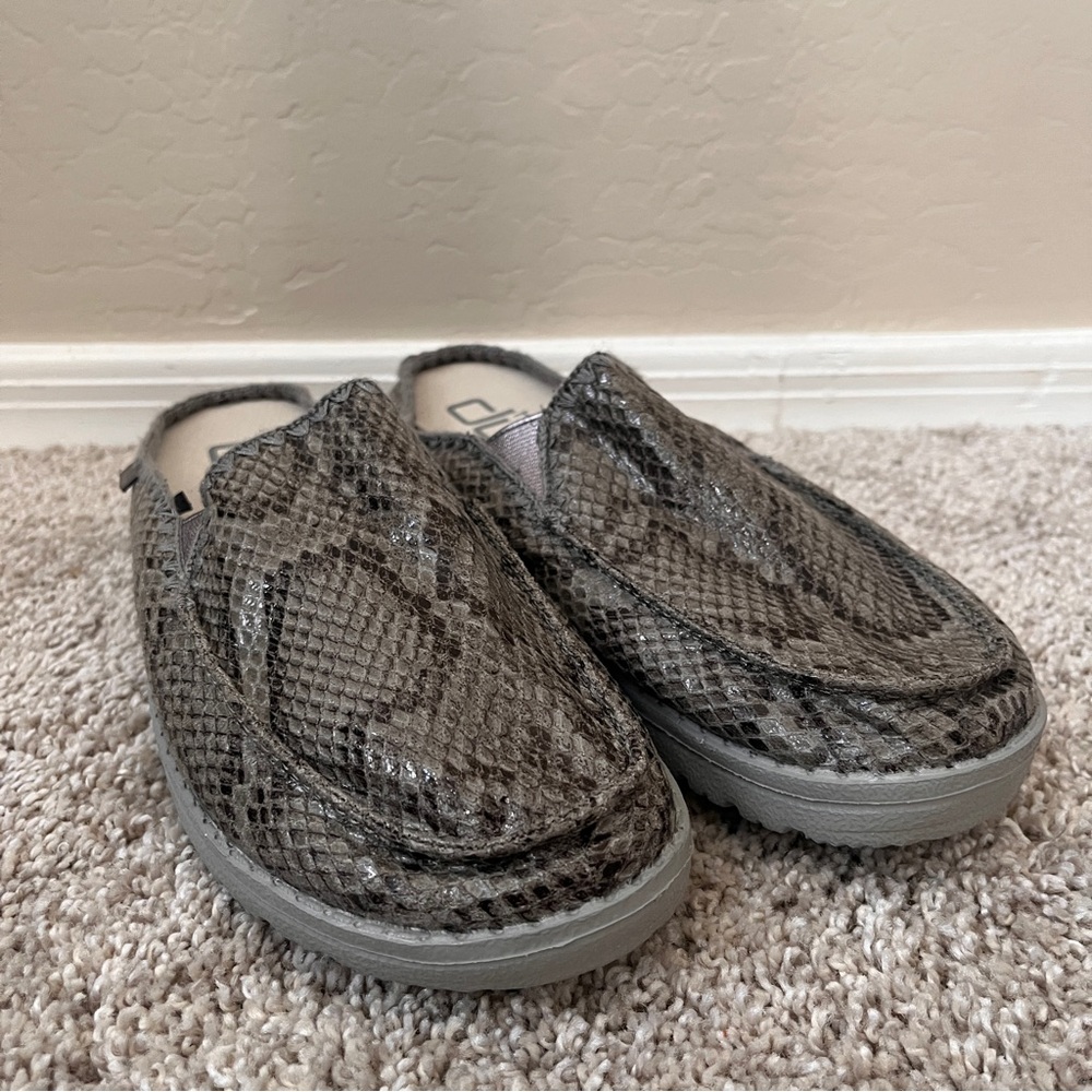 Hey Dude Gray Snakeskin Slip-Ons Size 7 Slip-on